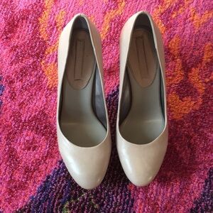 Light grey/nude leather heels